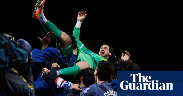 Batalla’s double penalty save allows Rayo Vallecano to dream of Europe | Sid Lowe