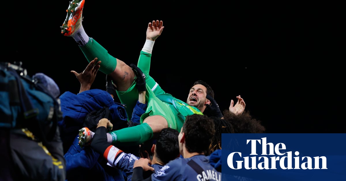 Batalla’s double penalty save allows Rayo Vallecano to dream of Europe | Sid Lowe
