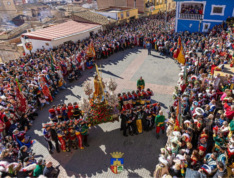 Sax celebrates Santa Eulalia: Parades