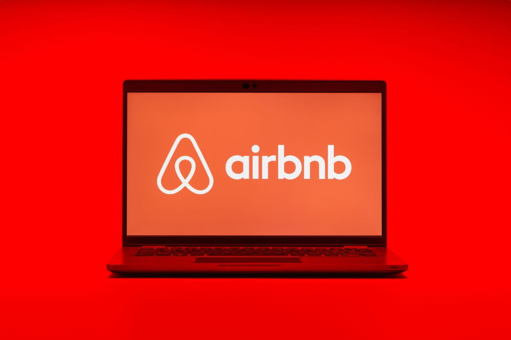 Airbnb issues urgent new holiday warning