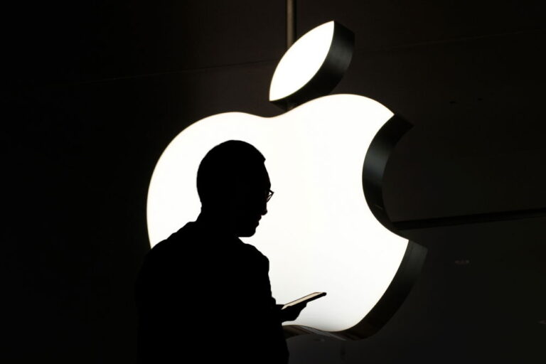 UK and FBI move to spy on Apple users