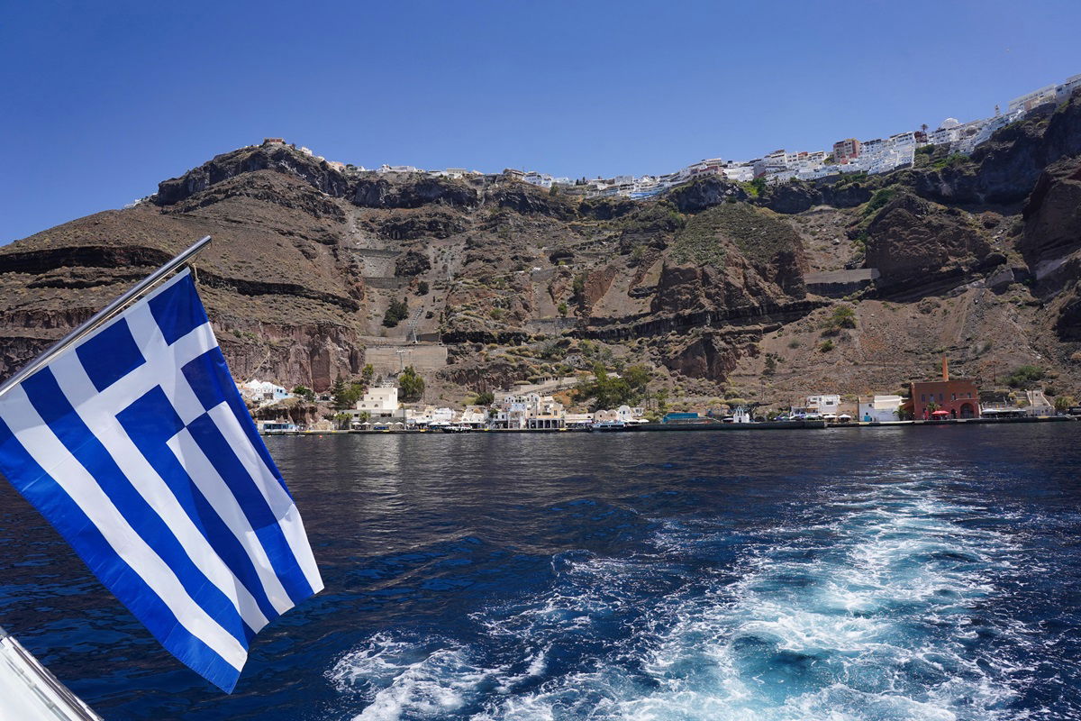 Santorini faithful pray amid earthquake fears