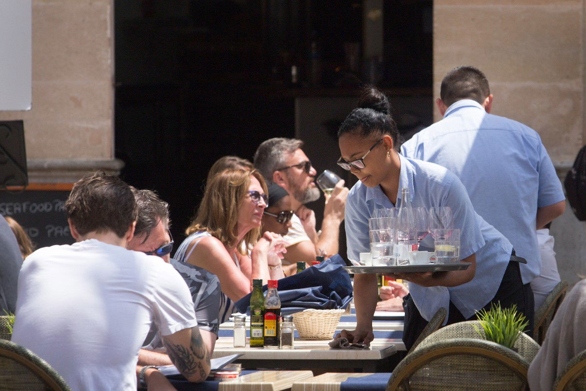 Tourism sector employment Costa Blanca