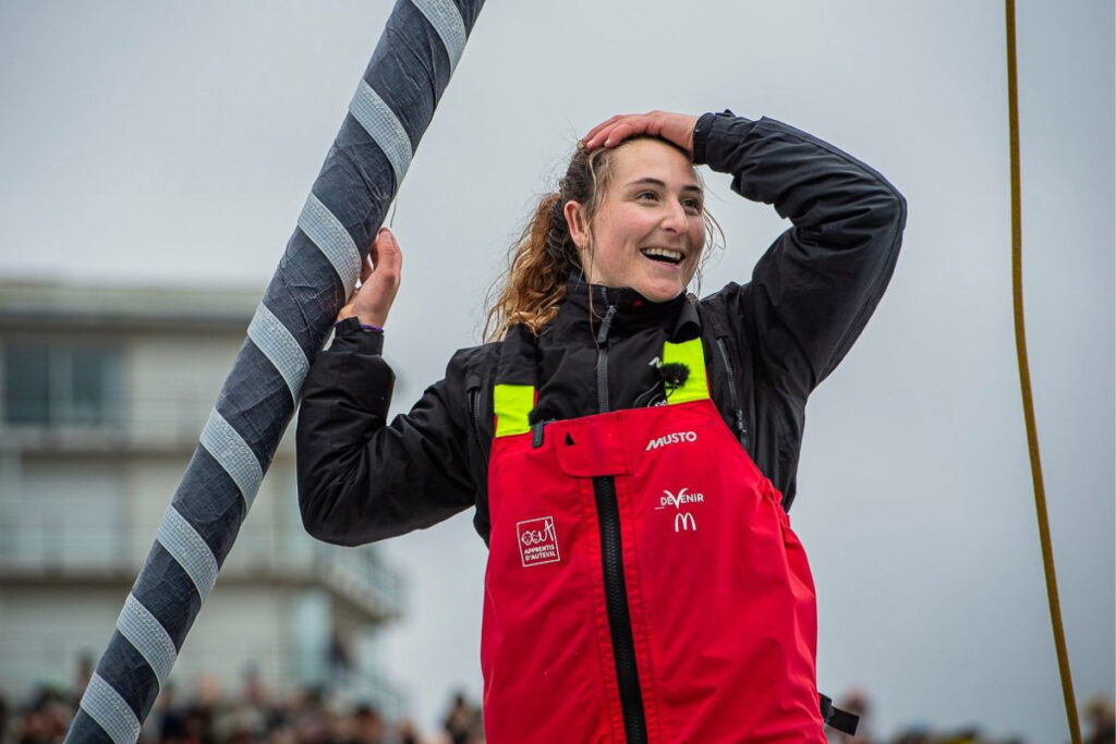 Youngest sailor completes Globe Vendee