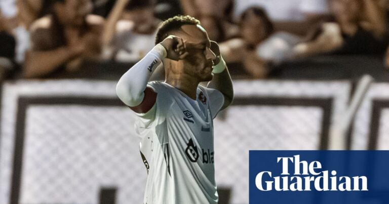 Neymar responds to jeering fans by scoring for Santos directly from corner