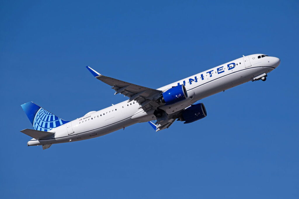 Pilot forgets passport, plane turns back