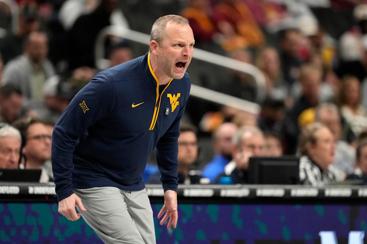 Indiana hires Darian DeVries away from West Virginia as new head coach