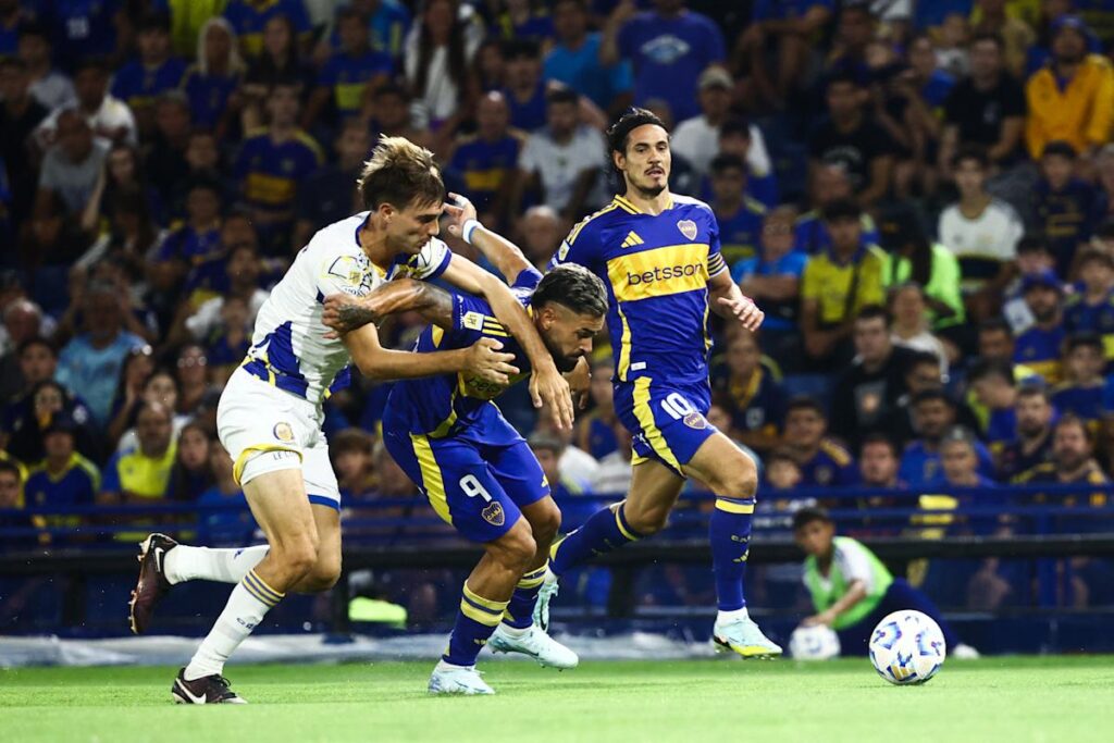 Cavani has night to forget as Boca Juniors narrowly beat Rosario Central