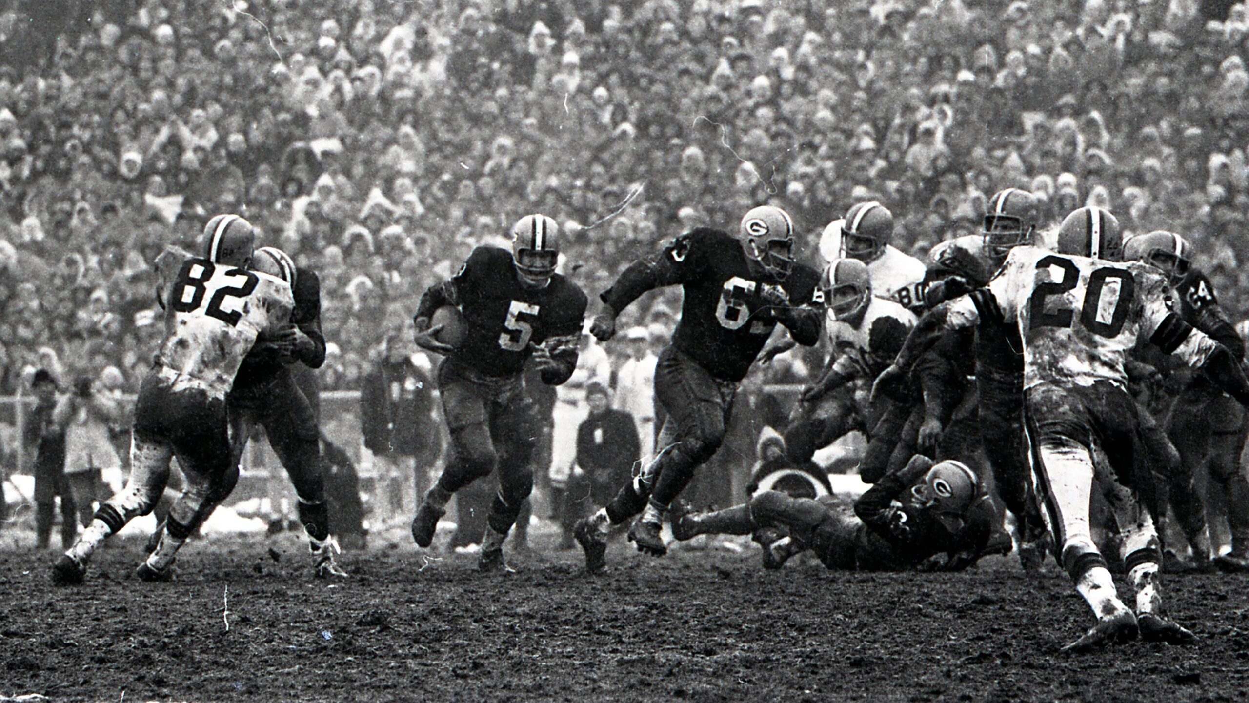 Green Bay Packers halfback Paul Hornung follows guard Fuzzy Thurston upfield against the Cleveland Browns during the NFL championship game.