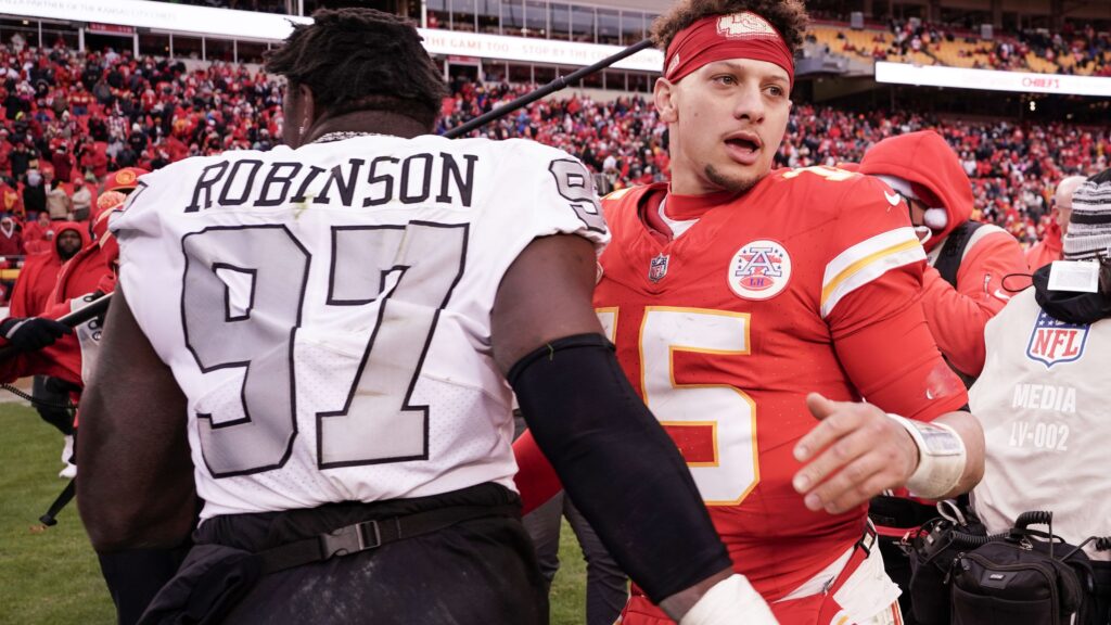 Kansas City Chiefs sign free agent DL Janarius Robinson