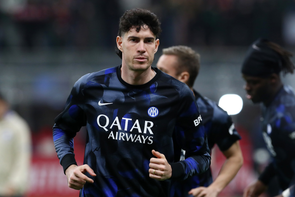 MILAN, ITALY - APRIL 02: Alessandro Bastoni of FC Internazionale warms up prior to the Coppa Italia Semi Final match between AC Milan and FC Internazionale at Stadio Giuseppe Meazza on April 02, 2025 in Milan, Italy. (Photo by Marco Luzzani/Getty Images)