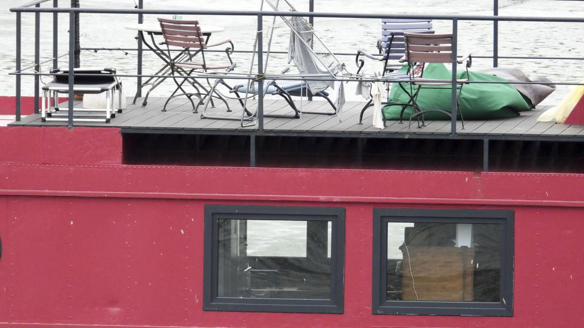 German police investigate murder of bestselling novelist