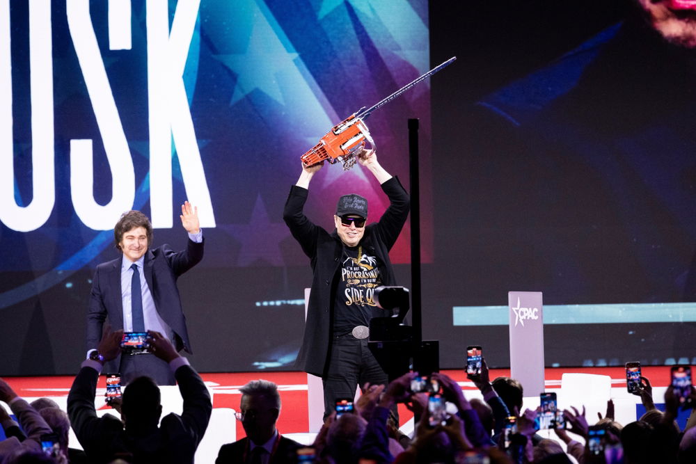 Elon Musk warns of Tesla collapse