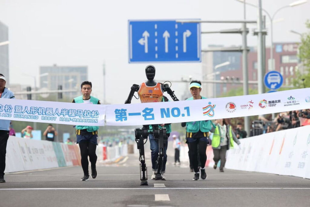 VIDEO: This robot beat humans in a 21K race!