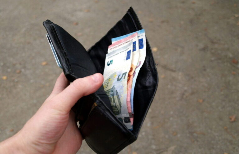 The ‘Ronaldinho’ pickpocket technique in Spain