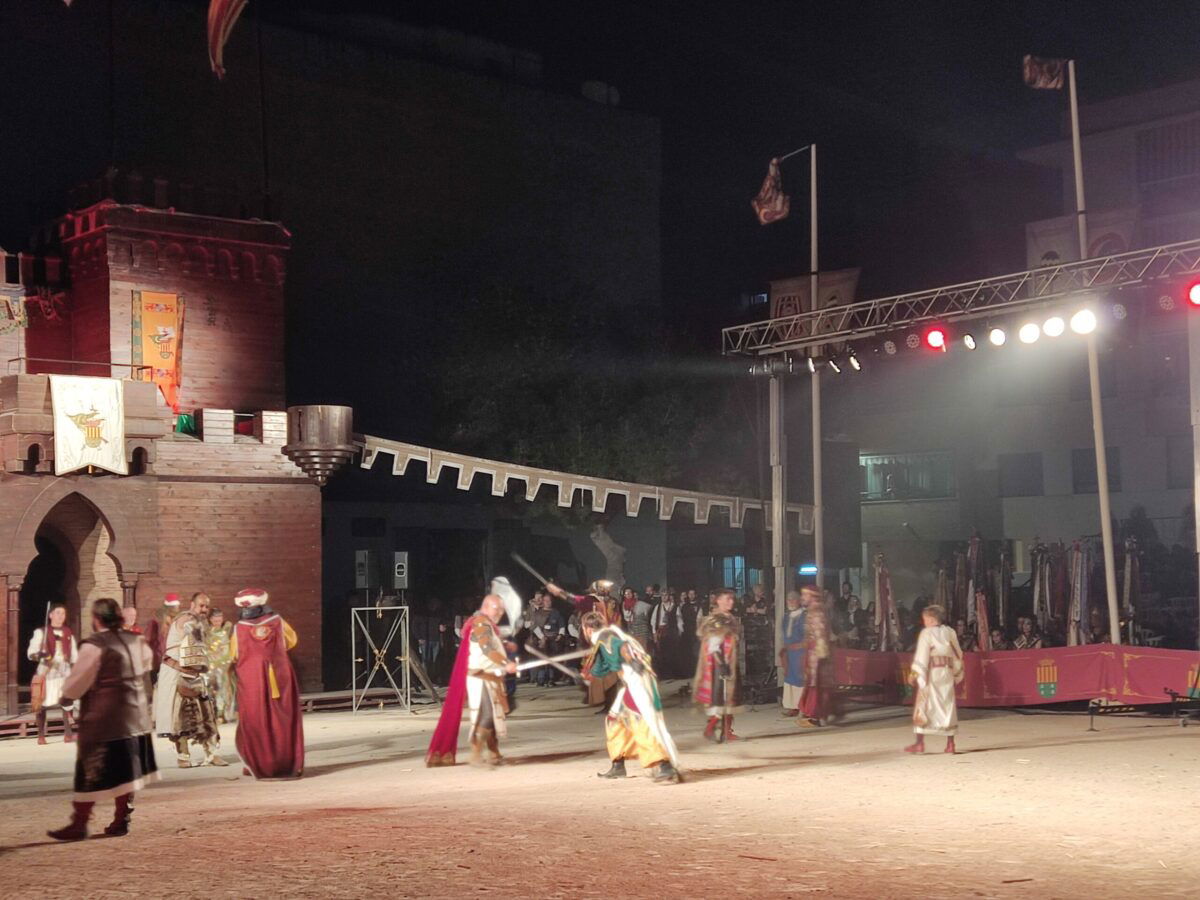 San Vicente hosts its patron saint festivities and its Moors and Christians festival at the same time – a colourful Spanish tradition that recalls the shared history of Arab and Christian peoples in the Iberian Peninsula, reenacting the final expulsion of the Moors.