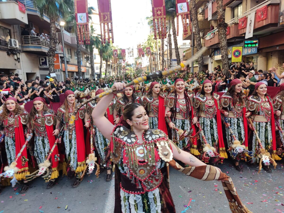 San Vicente del Raspeig marks the 50th anniversary of his Moors and Christians festival, running until 4 May with renewed energy and full health.