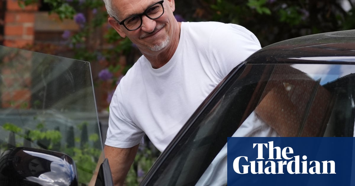 Gary Lineker to leave BBC on Sunday without payoff after antisemitism apology