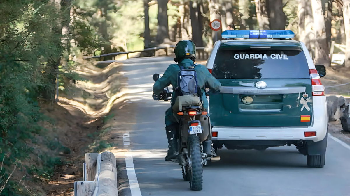 DGT explains if and when you can overtake a police vehicle