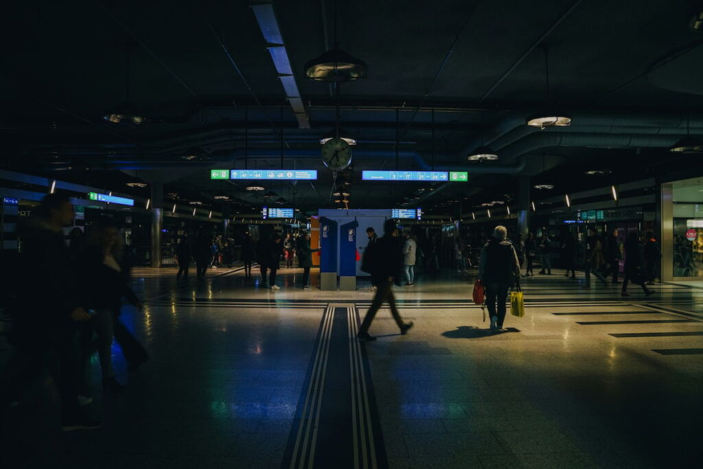 AI predicts global blackout in April 2027