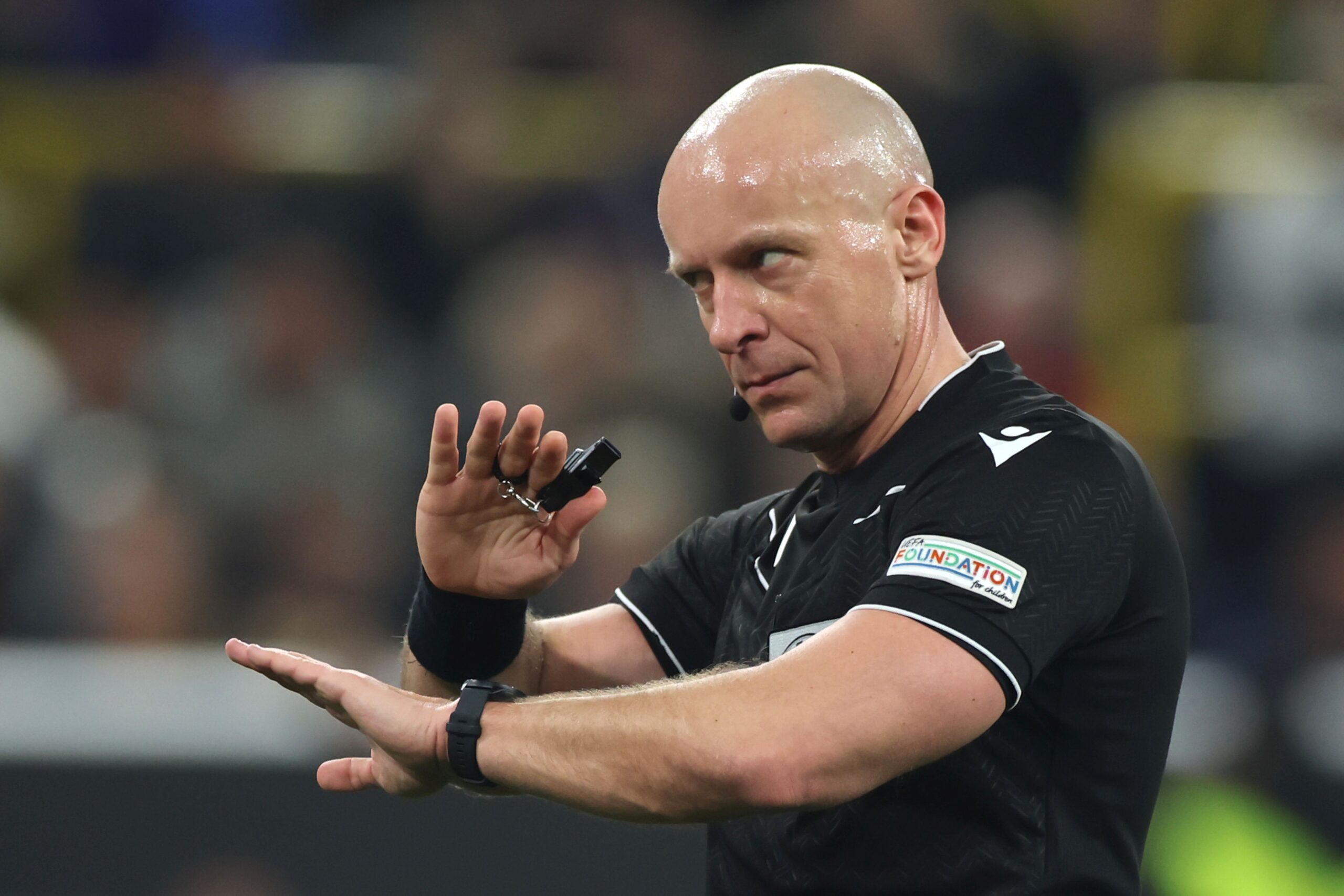 VAR saves Szymon Marciniak several times in Inter Milan 4-3 Barcelona