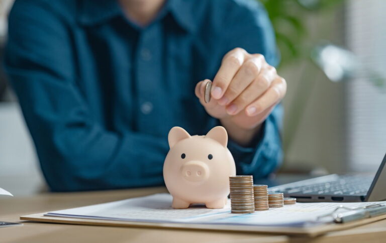 How to easily save €1,000 before summer