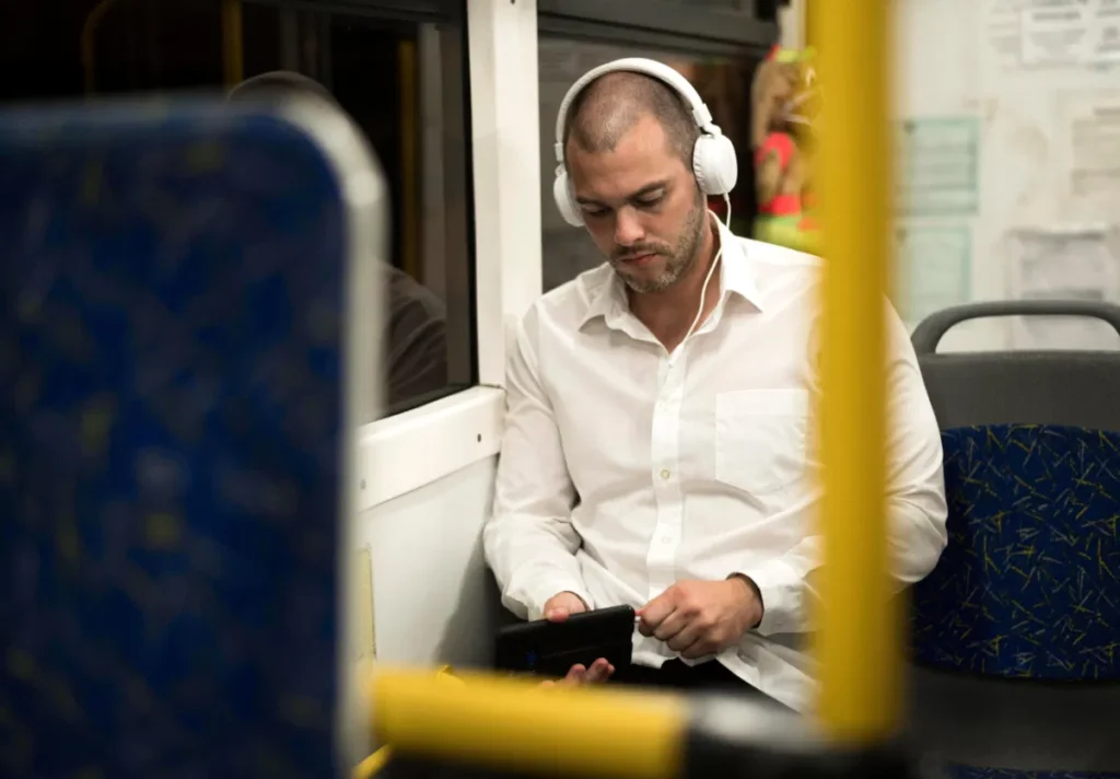Loud phones on public tansport? Portugal now issues fines
