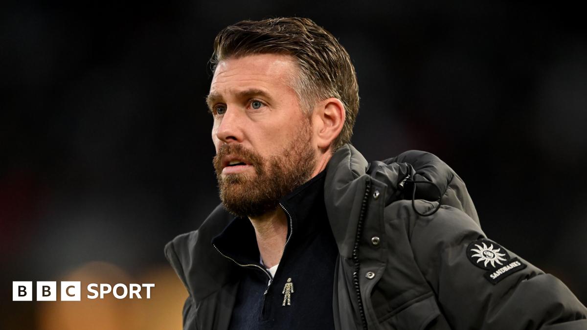 Rob Edwards on the touchline during a Luton match