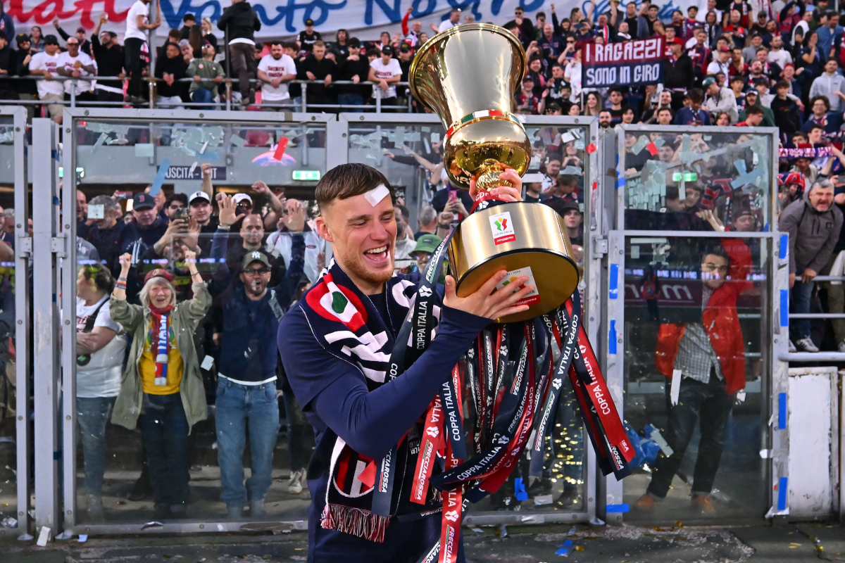 BOLOGNA, ITALY - MAY 24: Sam Beukema of Bologna during the Serie A match between Bologna and Genoa at Stadio Renato Dall'Ara on May 24, 2025 in Bologna, Italy. (Photo by Alessandro Sabattini/Getty Images)