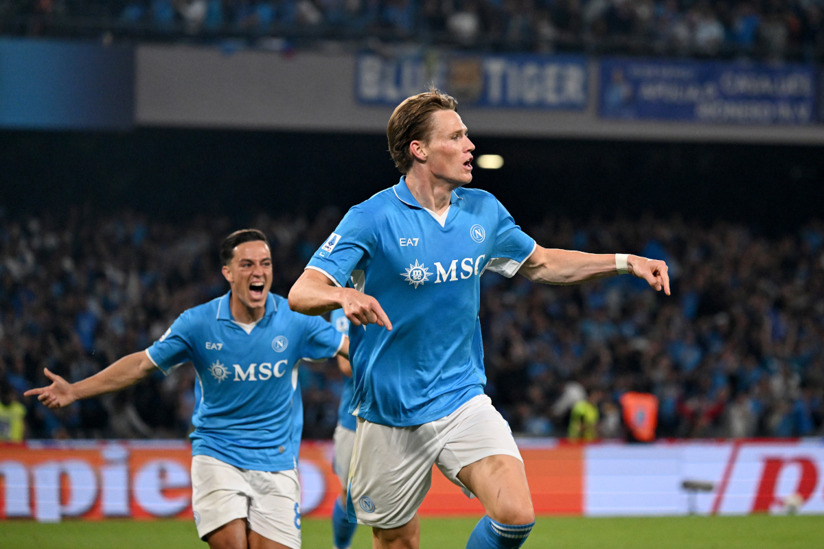 NAPLES, ITALY - MAY 23: Scott McTominay of Napoli celebrates scoring his team's first goal during the Serie A match between Napoli and Cagliari at Stadio Diego Armando Maradona on May 23, 2025 in Naples, Italy. (Photo by Francesco Pecoraro/Getty Images)