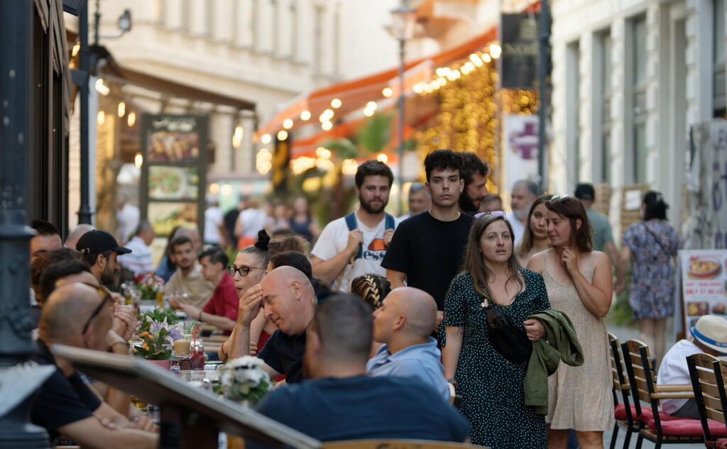 Police fine restaurants on Paseo Marítimo