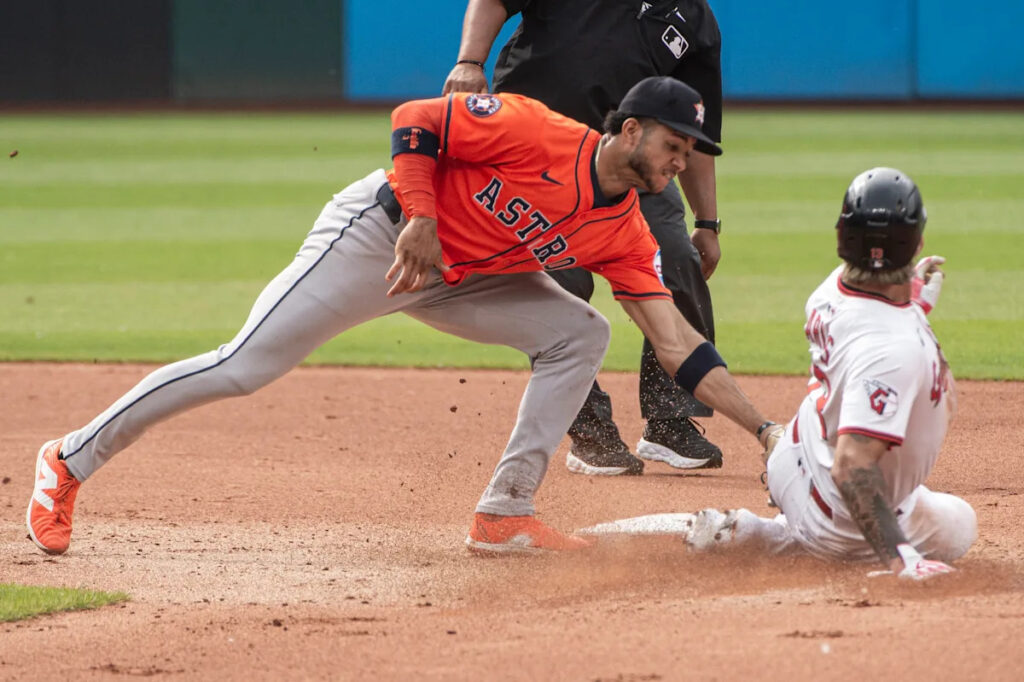 Astros take lead on wild pitch and defeat Guardians 5-3 in 10 innings