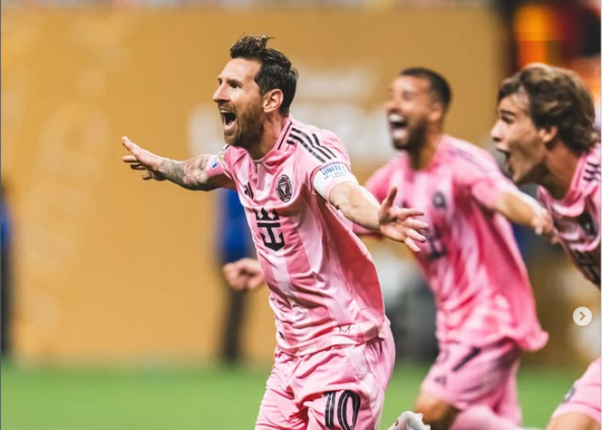 Messi receives $215 million offer to play in the same league as Ronaldo