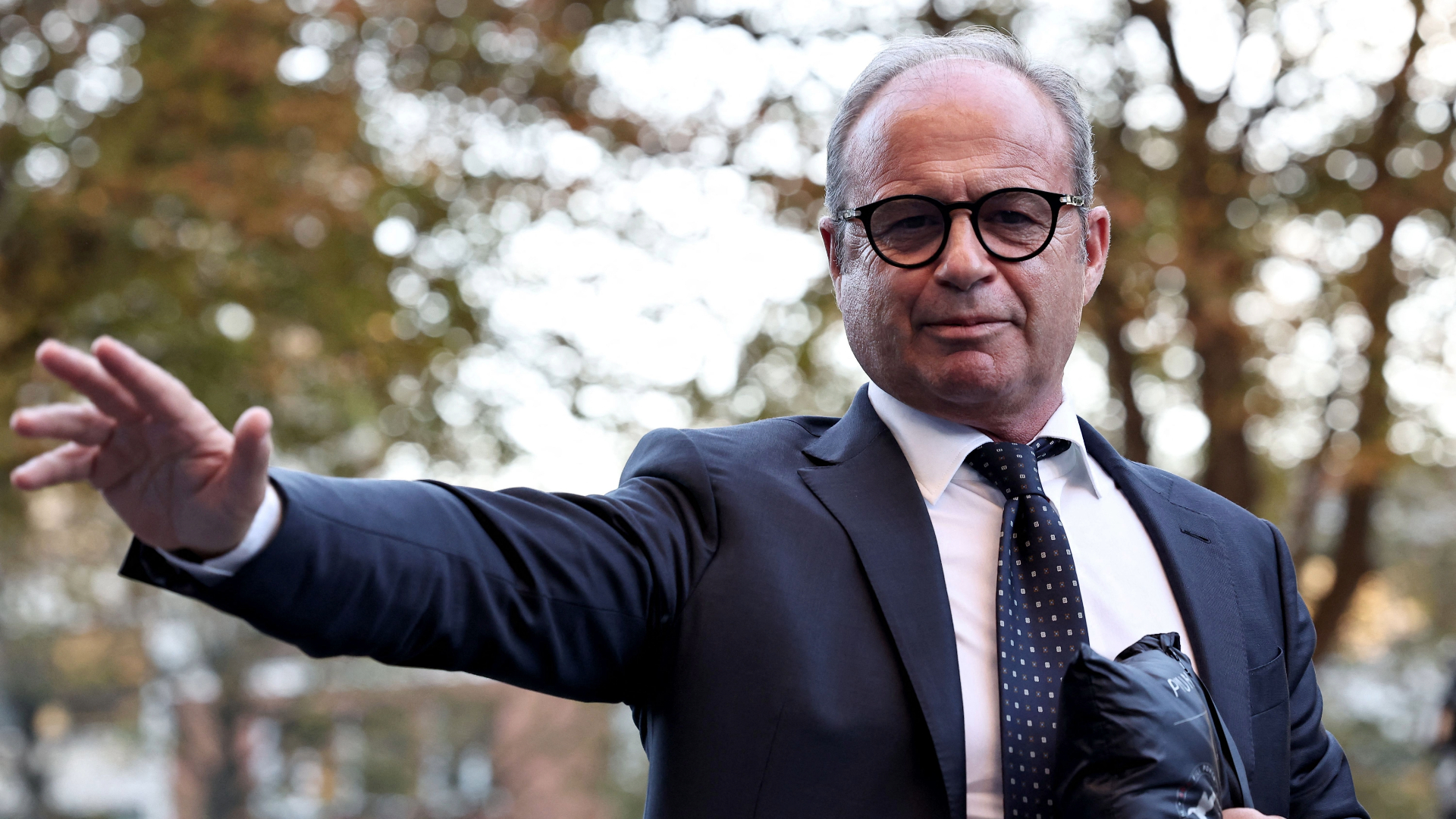 PSG Advised to Keep Manchester City, Manchester United Target