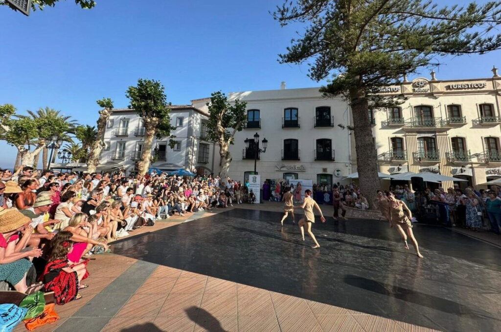 Movement on Balcon de Europa