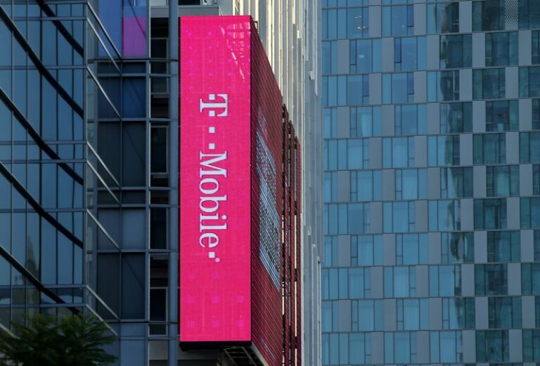 Justice Department to allow T-Mobile’s $4.4 billion acquisition of UScellular