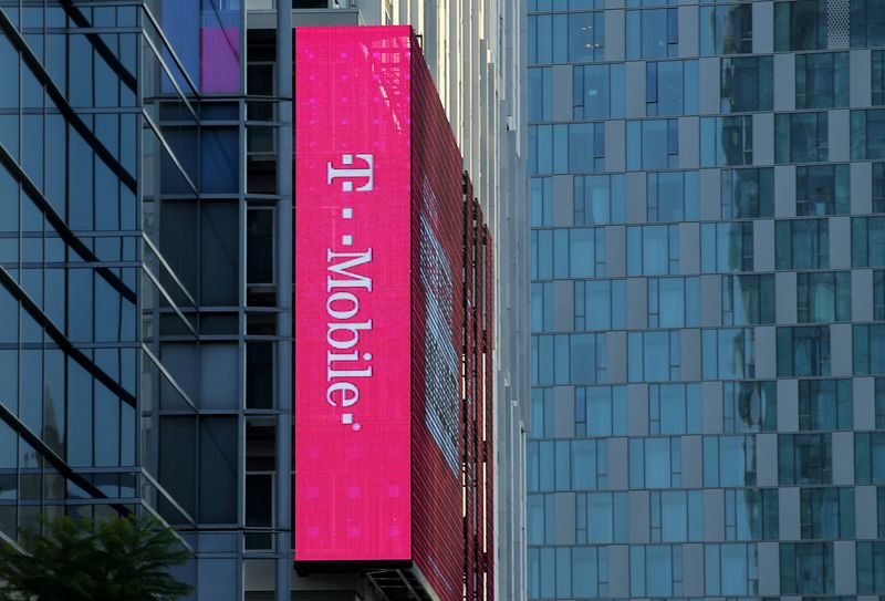 Justice Department to allow T-Mobile’s $4.4 billion acquisition of UScellular