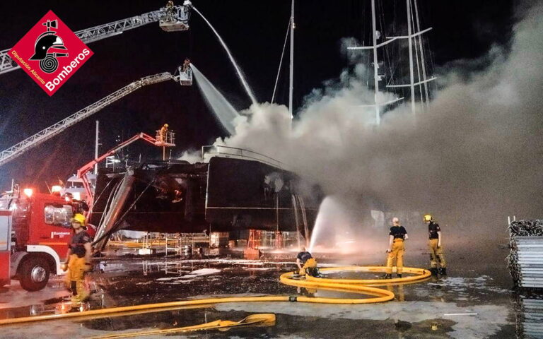 VIDEO: Major fire breaks out at Denia Port