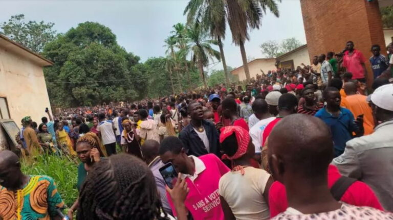 29 children die crushed by thousands of panicking students in CAR
