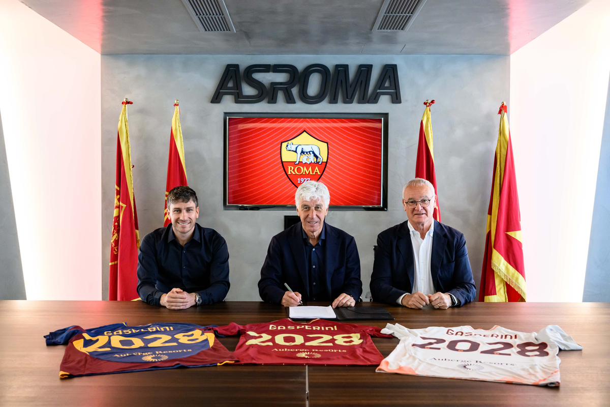 New Roma coach Gian Piero Gasperini with Claudio Ranieri and Florent Ghisolfi