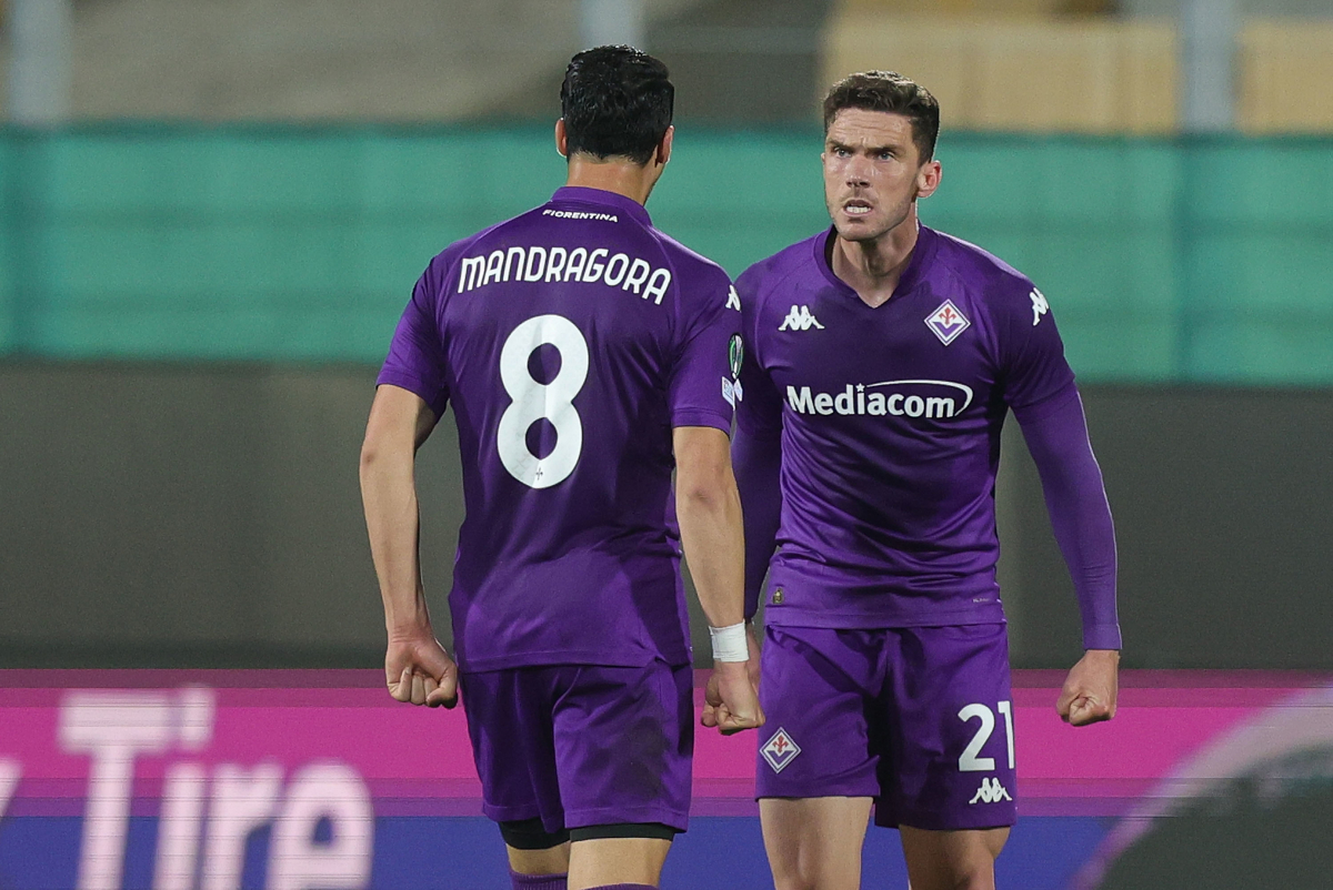 FLORENCE, ITALY - MAY 8: Robin Gosens of ACF Fiorentina celebrates after scoring a goal during the UEFA Conference League 2024/25 Semi Final First Leg match between ACF Fiorentina and Real Betis Balompie at Artemio Franchi on May 8, 2025 in Florence, Italy. (Photo by Gabriele Maltinti/Getty Images)