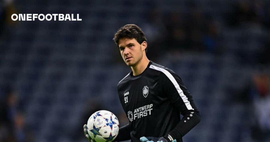Report – Inter Milan Targeting Royal Antwerp Goalkeeper Also Tracked By Man United
