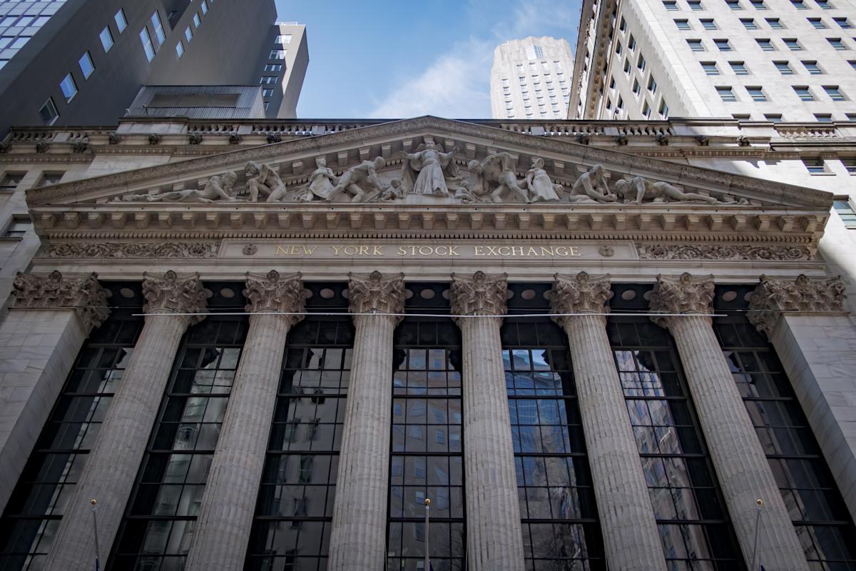 Stock market today: S&P 500, Nasdaq lead stocks higher as Apple surges