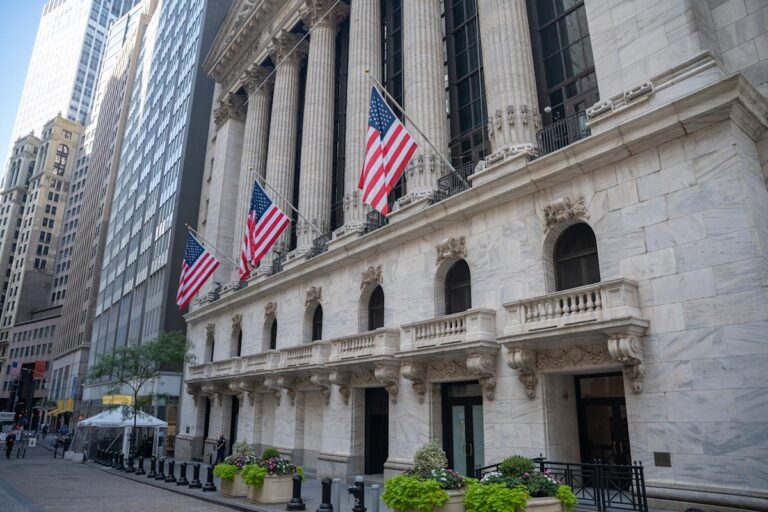 Dow, S&P 500, Nasdaq jump as Apple leads tech stocks higher ahead of busy earnings week