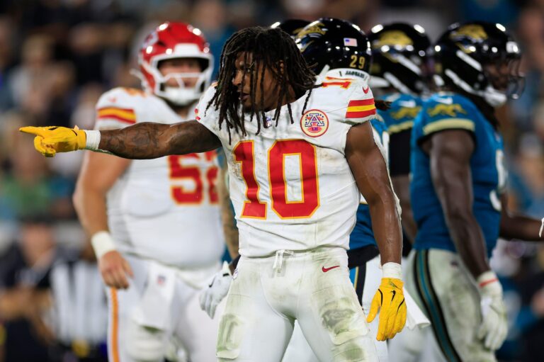 Chiefs predicted to trade for All-Pro RB amid Isiah Pacheco, Kareem Hunt struggles | Sporting News