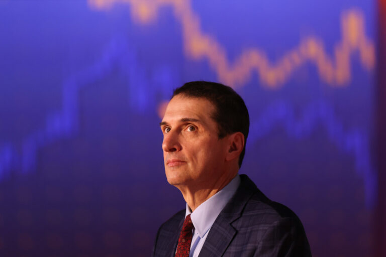 Bitcoin is not fighting the system, warns veteran strategist