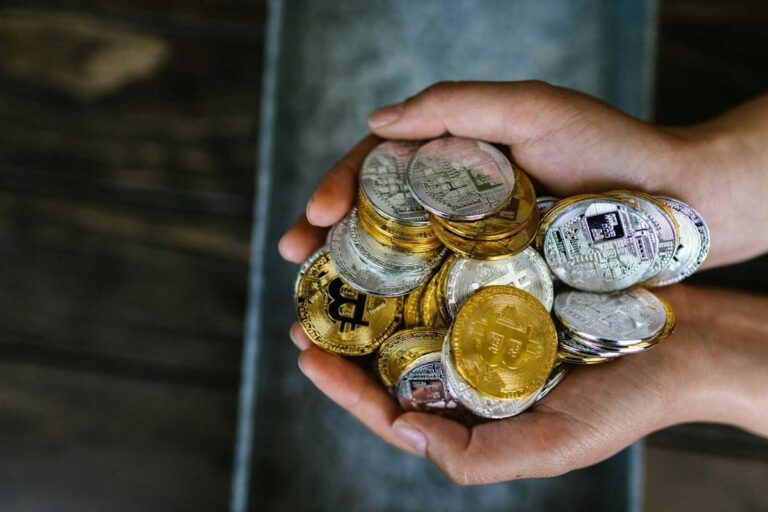 Analysts Are Pounding the Table on This 1 Under-the-Radar Crypto Stock