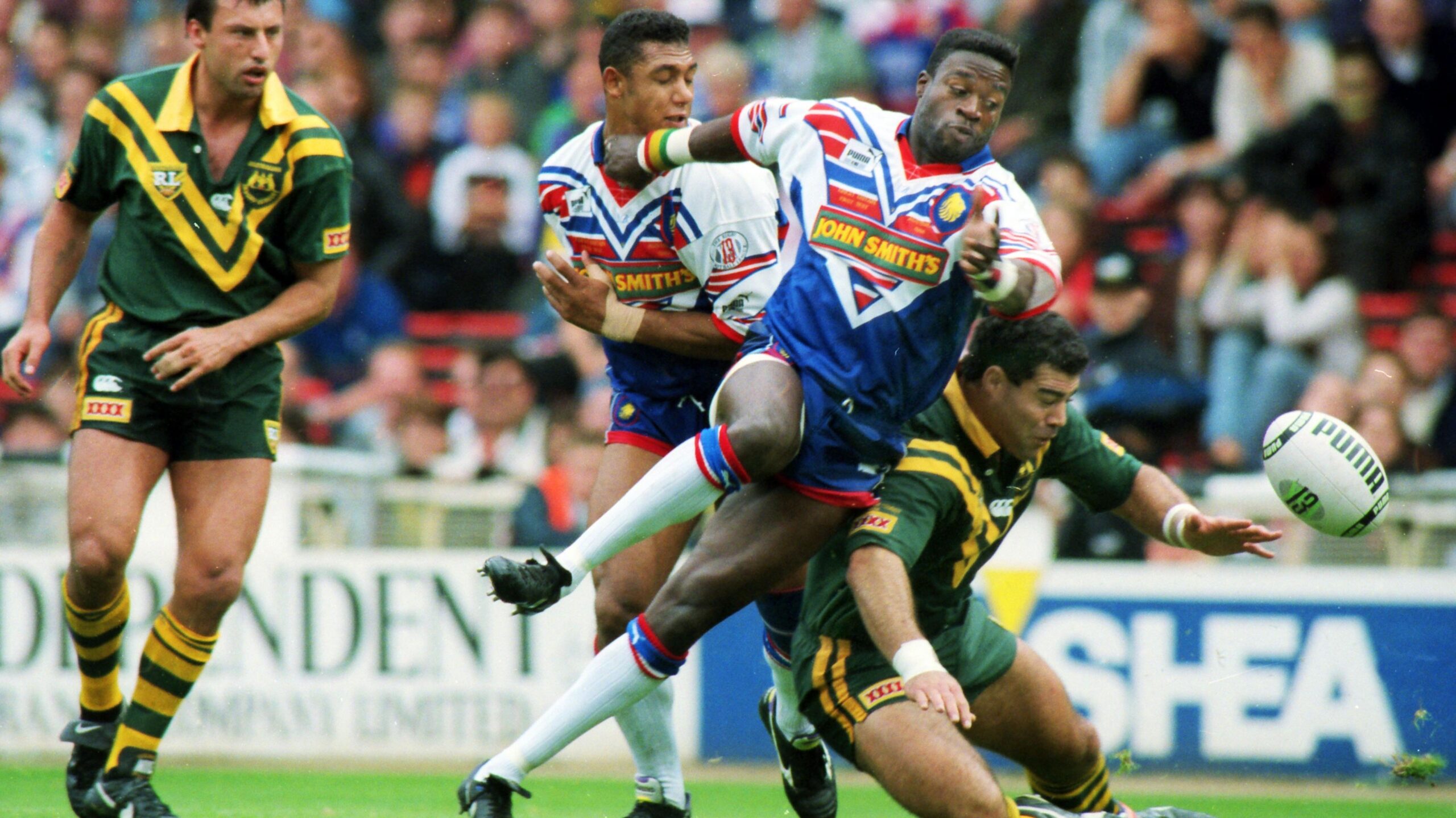 Martin Offiah chases for the ball as Australia try to stop him