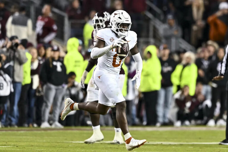 LB Anthony Hill Jr. only played listed on Texas injury report