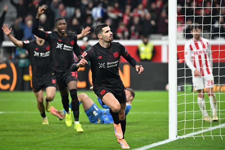 Leverkusen striker nets scorpion kick like Ibrahimovic in BuLi 💪